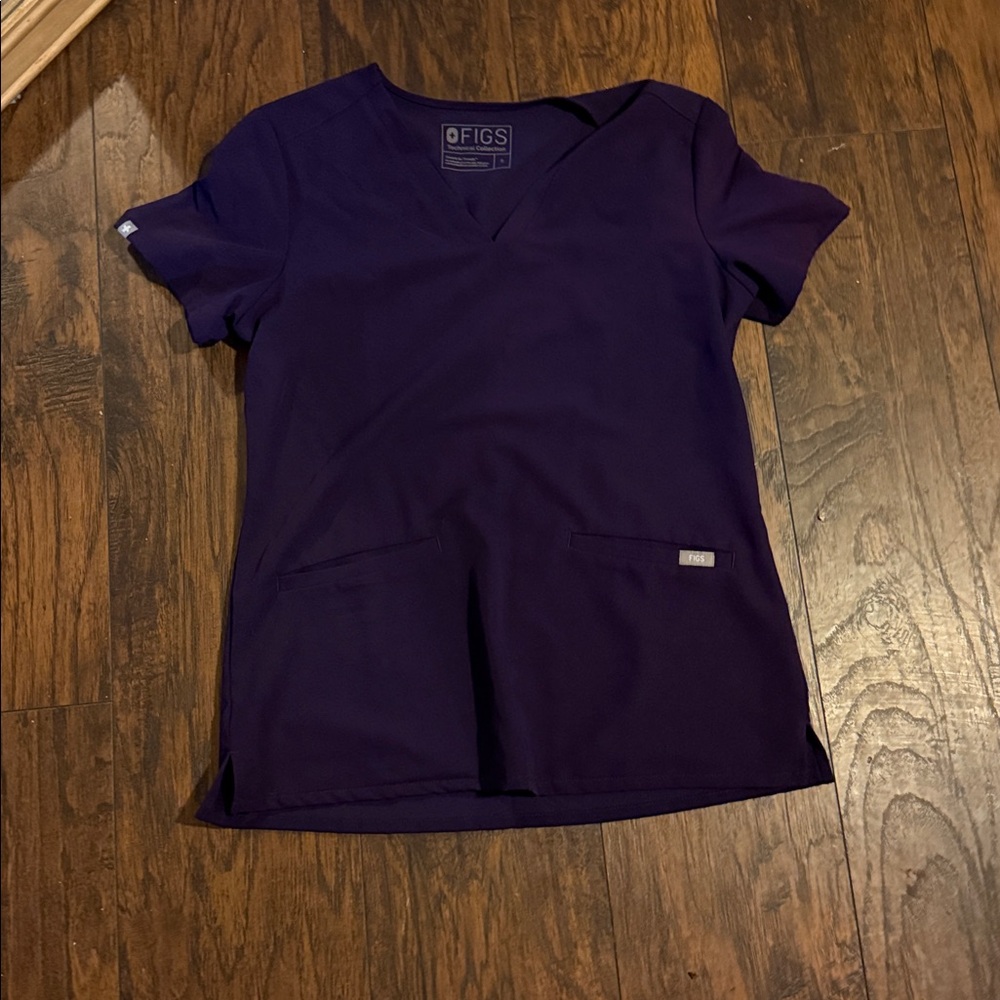 Figs Women's Top in deep purple (purple jam)